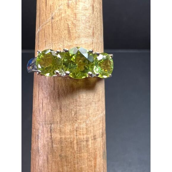 Vintage peridot three stone sterling silver ring size 7 - Picture 11 of 12